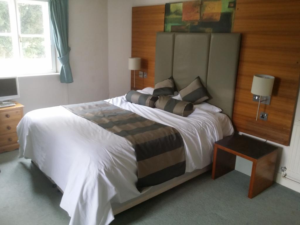 The Bull Hotel Downton  Pokoj fotografie
